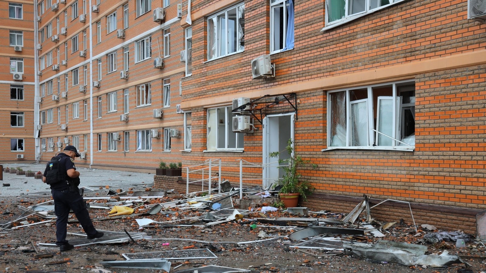 Wave of Russian strikes wounds seven in Ukraine