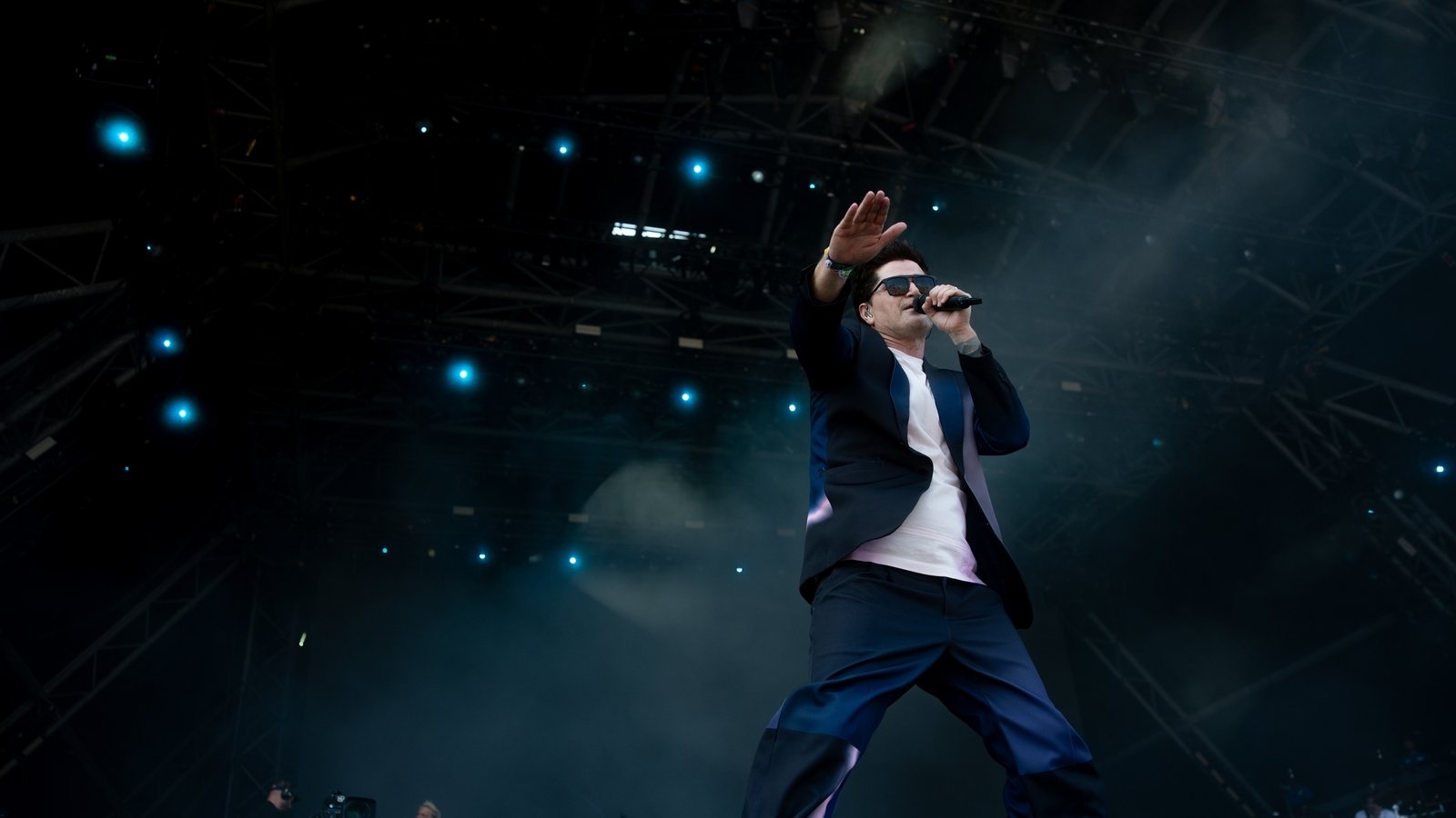 The Script pay tribute to late guitarist Mark Sheehan during Glastonbury set