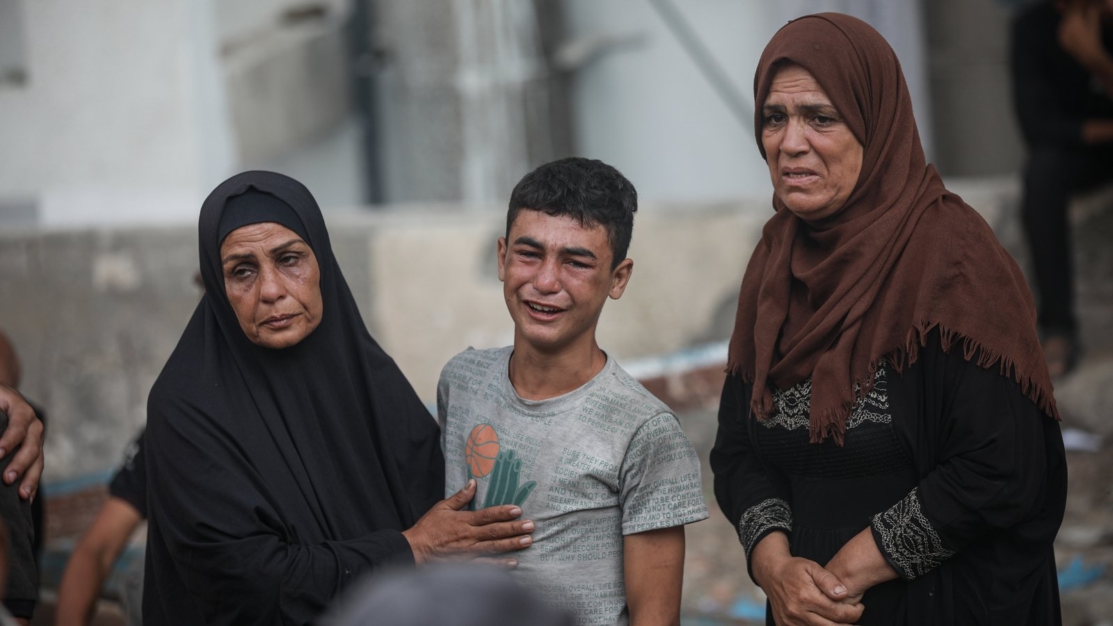 Israel steps up Gaza bombardment ahead of White House talks on ceasefire