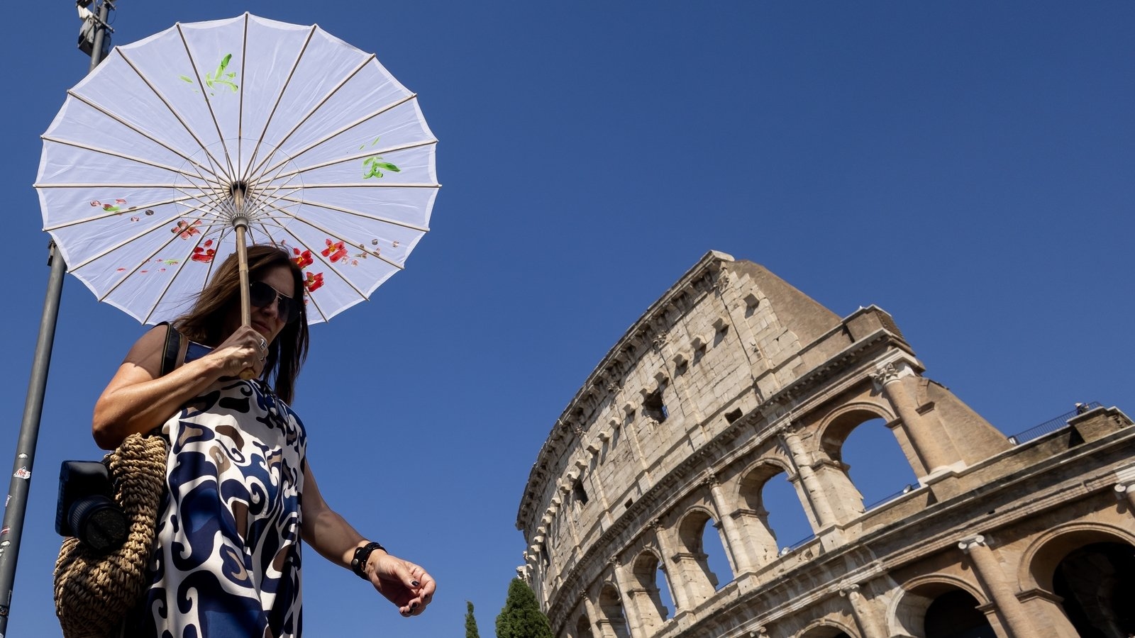 What is a 'heat dome' and how does it power heatwaves?