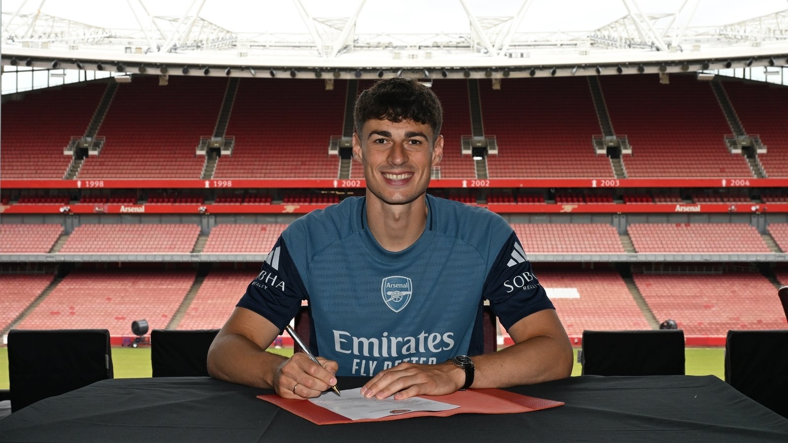 Goalkeeper Kepa Arrizabalaga departs Chelsea for Arsenal