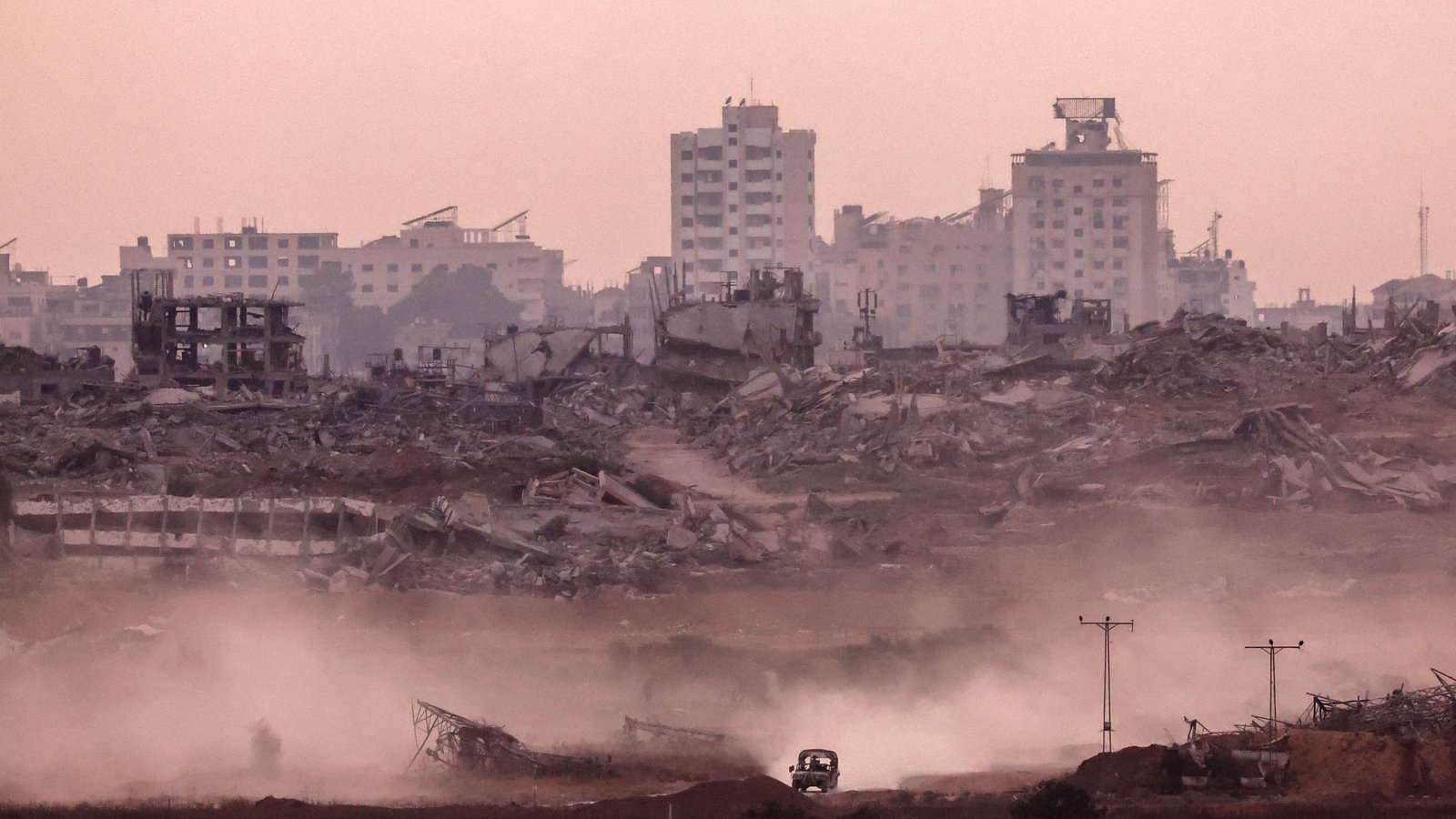 Israeli attacks on Gaza ramp up before Netanyahu US visit