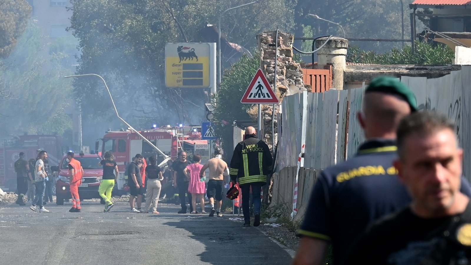 At least 30 injured in Rome petrol station explosion