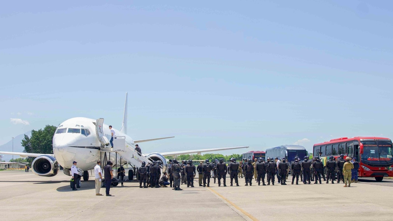 El Salvador frees jailed Venezuelan migrants in US prisoner deal