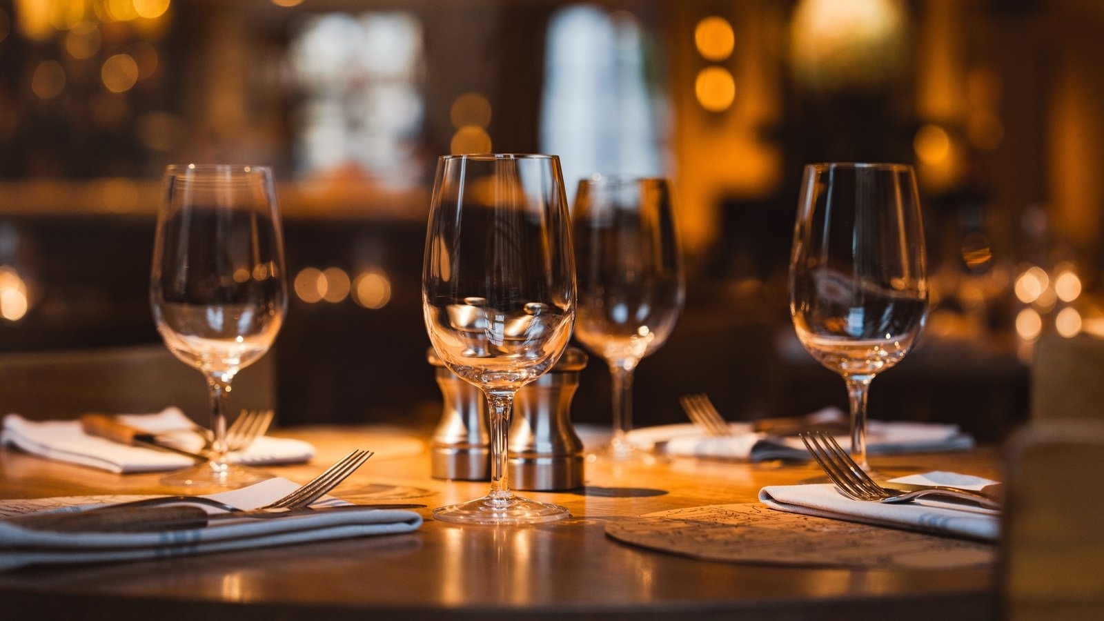 Harris says Govt 'not rowing back' on hospitality VAT cut
