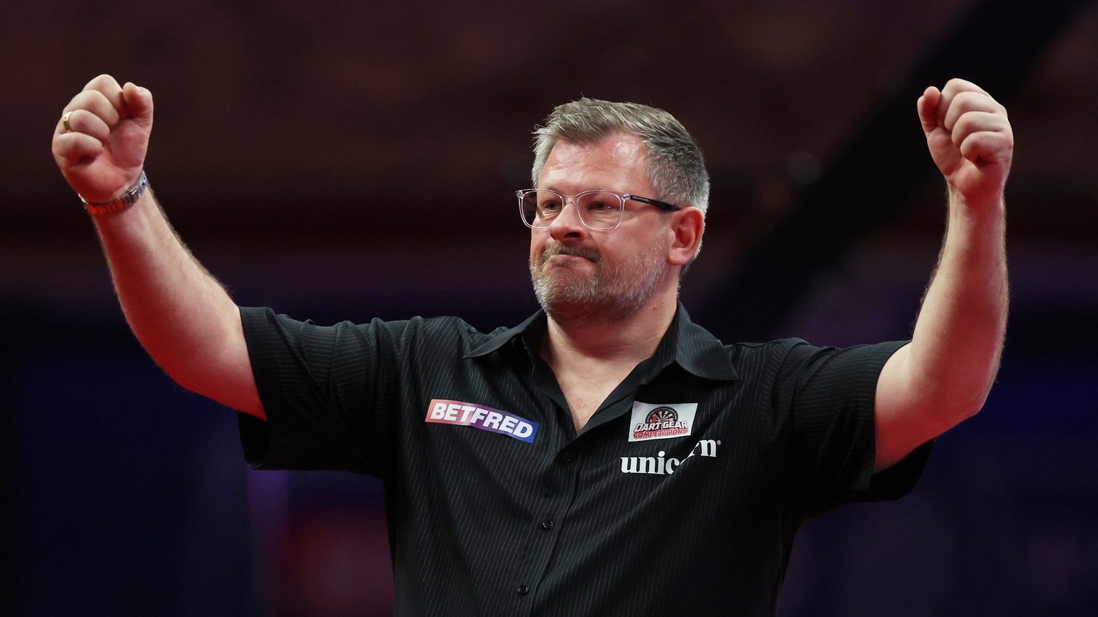 James Wade sees off Gian van Veen to secure quarter-final berth at World Matchplay