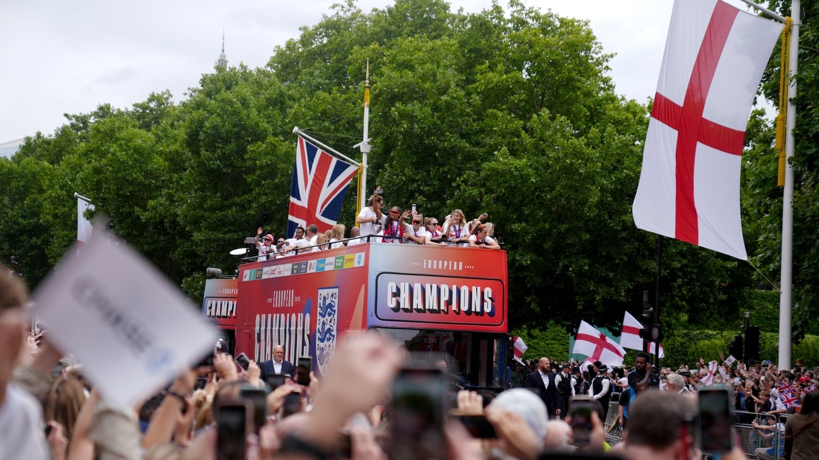 Over 50,000 fans welcome home Euros champions England