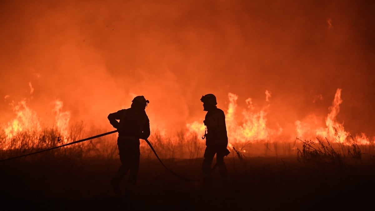 Thousands forced to leave homes as wildfires continue across Southern Europe
