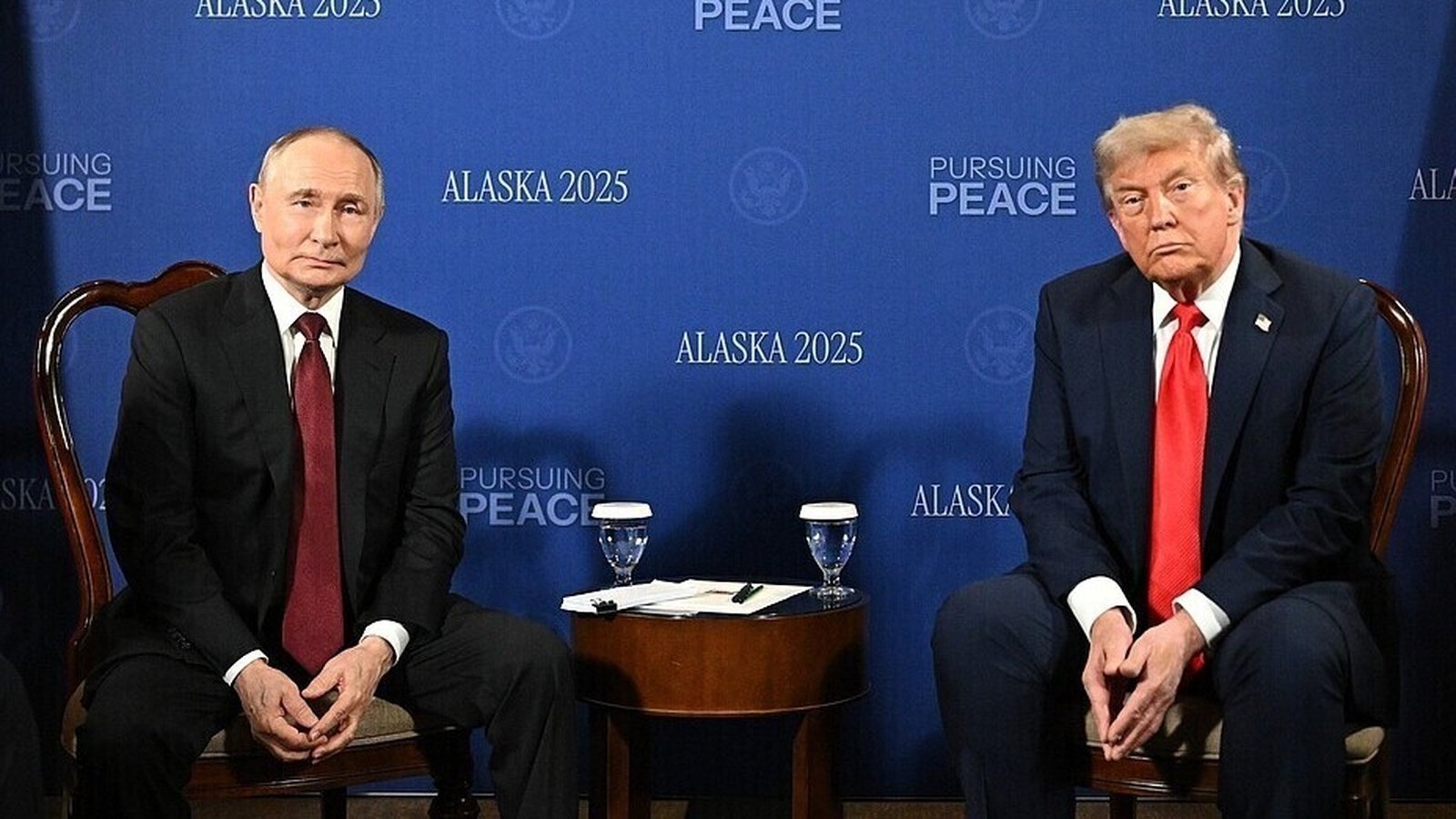 'High-stakes' summit of presidential pageantry ends in no deal
