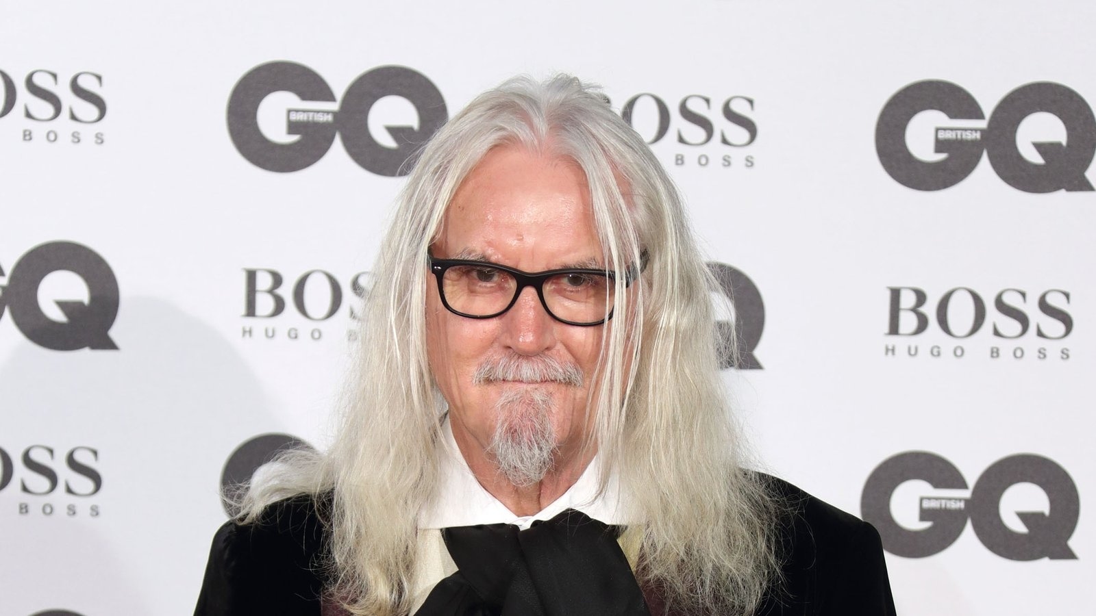 Billy Connolly warns fans of scammers impersonating him online