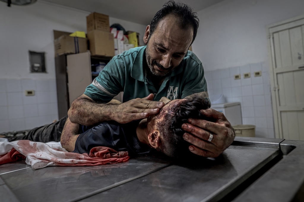 6 Palestinians martyred, others injured in Zionist drone strike on Café in central Gaza