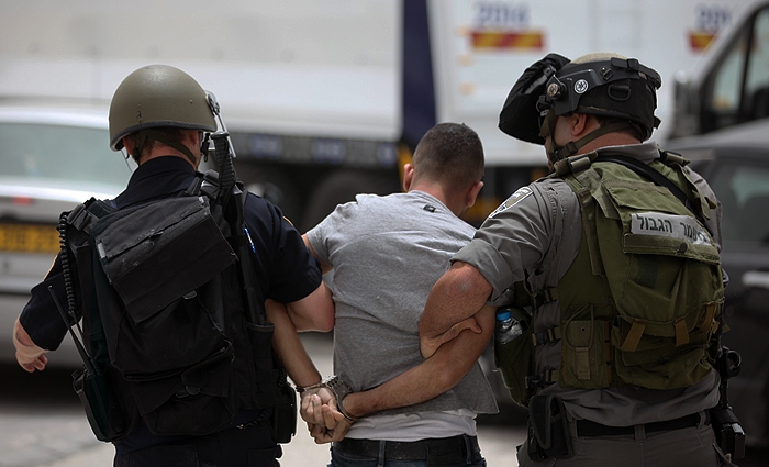 Zionist enemy arrests 9 Palestinian citizens from West Bank