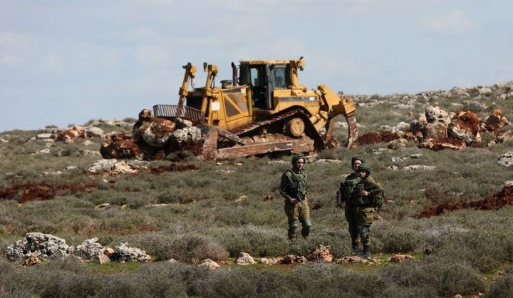 Zionist enemy continues to bulldoze land in Umm Safa