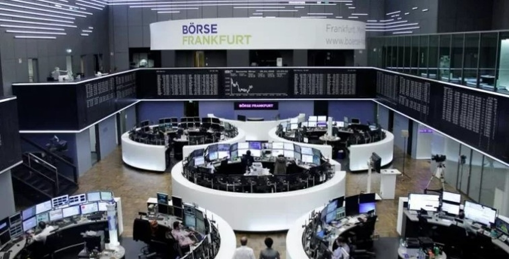 European stocks decline at close of trading after last week's gains