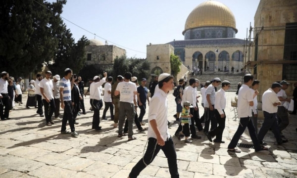 Settlers Storm Al-Aqsa Mosque Under Heavy Guard