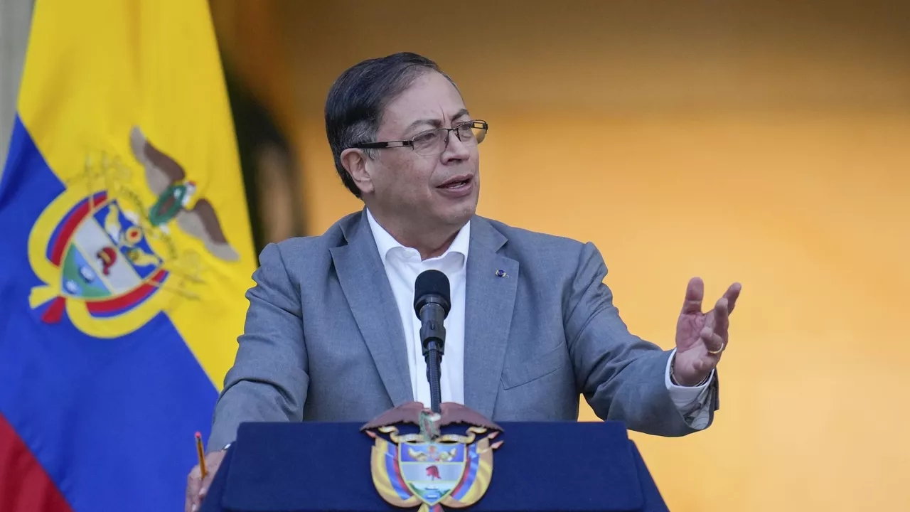 President Colombian Condemns Sending Mercenaries to Fight in Ukraine