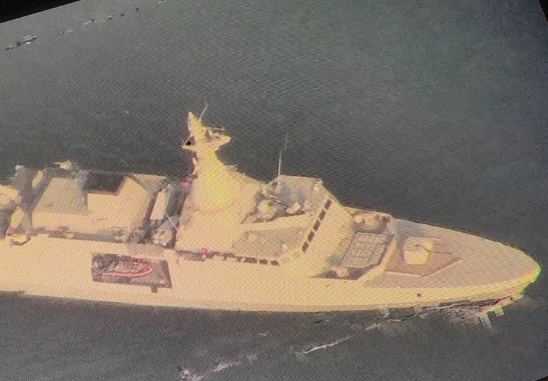 Iranian army stops British spy destroyer, forces it to change course