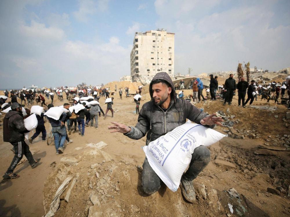 Tribes condemn Zionist enemy targeting aid center east of Gaza