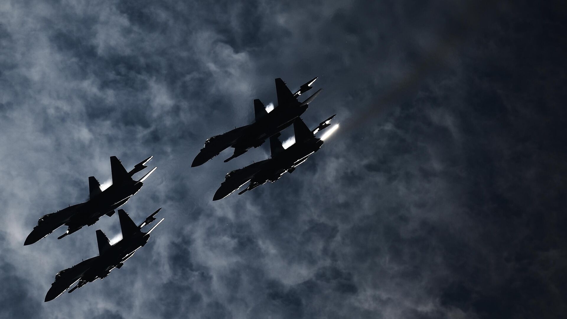 Russian Forces Strike Three Ukrainian Military Airports
