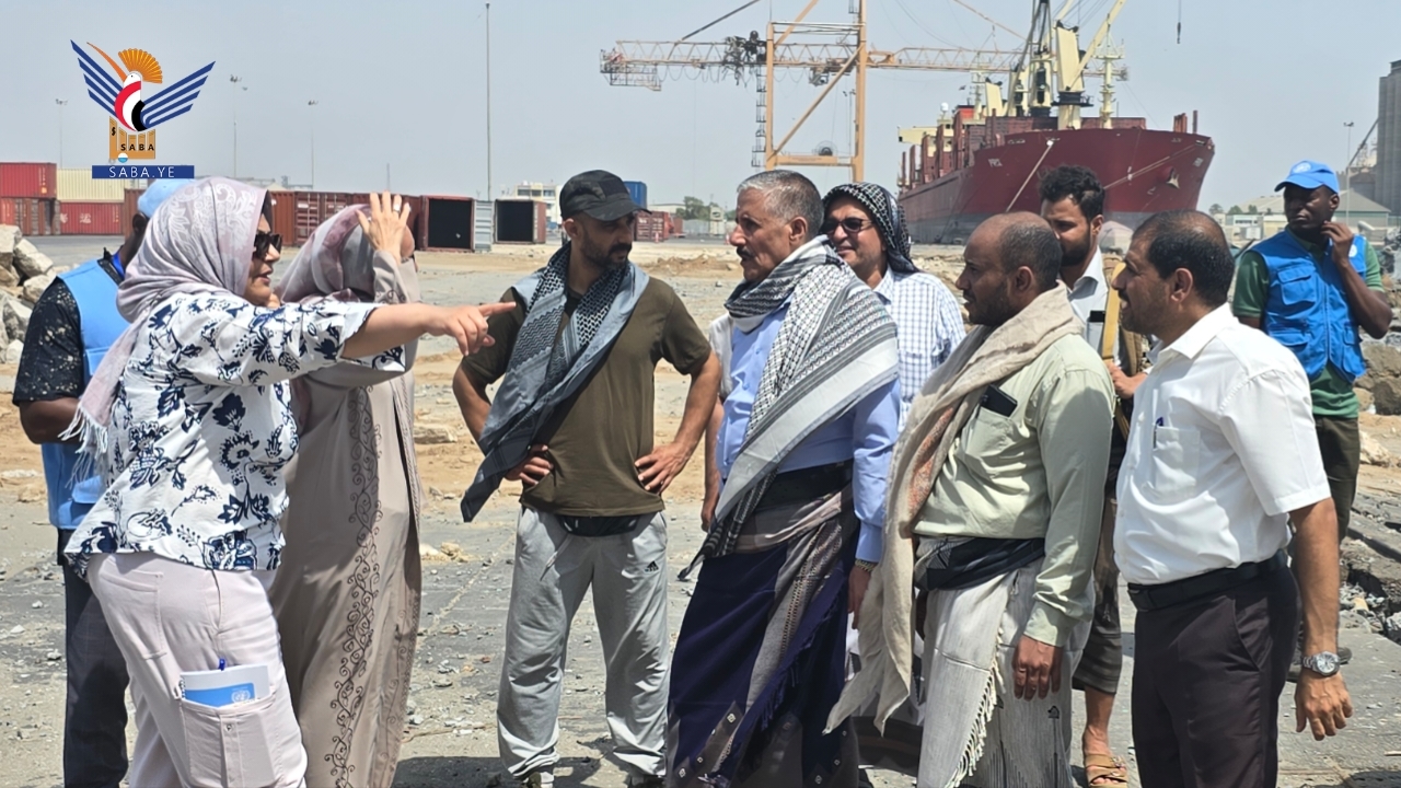 UNMHA, Officials inspect damage at Hodeida port after Zionist aggression
