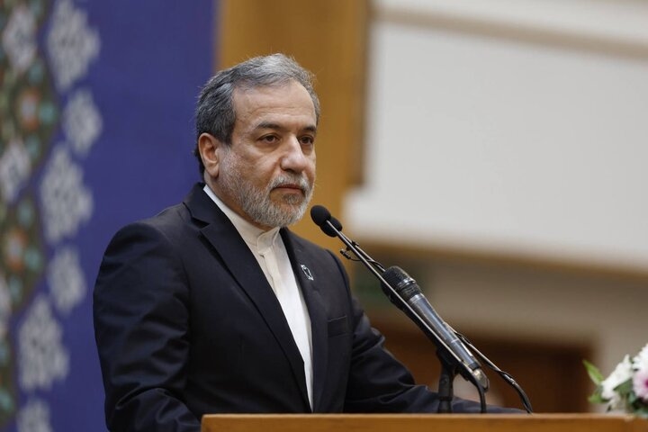 Iranian FM: European Troika Has No Right to Misuse Resolution, Not Complied With