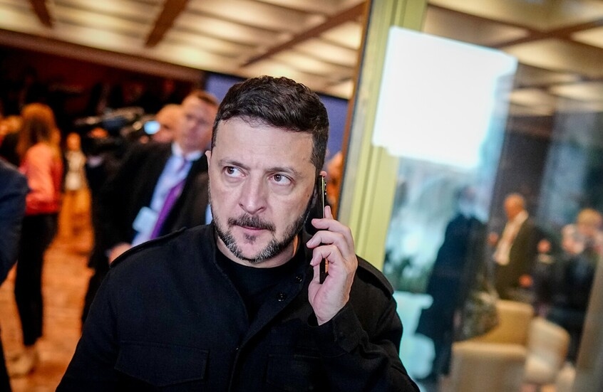 Bloomberg: Macron Informed Zelensky of Putin's Firm Position on Ukraine