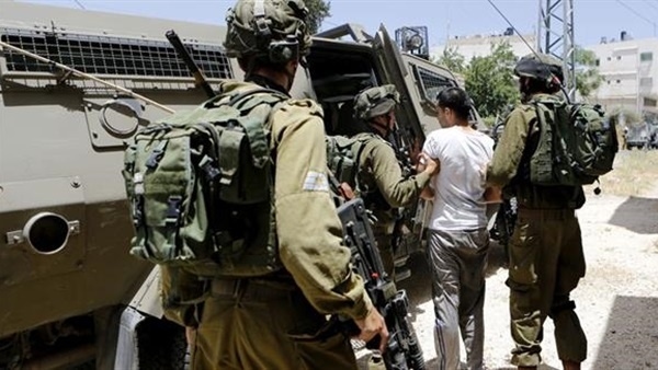 Israeli enemy arrest four Palestinians in Qabatiya, raid Turmus'ayya; settlers attack home