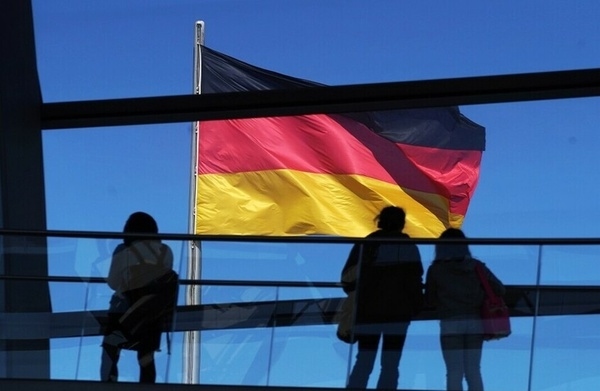 German Party Leader Describes Merz's Decision to Halt Arms Exports to Israel as "A Farce"