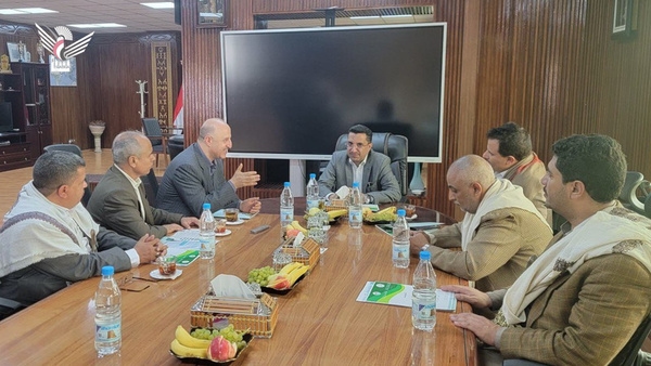 وزير الاتصالات يلتقي نائب رئيس اللجنة الإشرافية للمؤتمر الدولي الثالث للرسول الأعظم