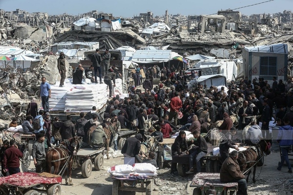 Govt Media Office in Gaza: 124 aid trucks entered Gaza Strip Sunday, most of which were looted