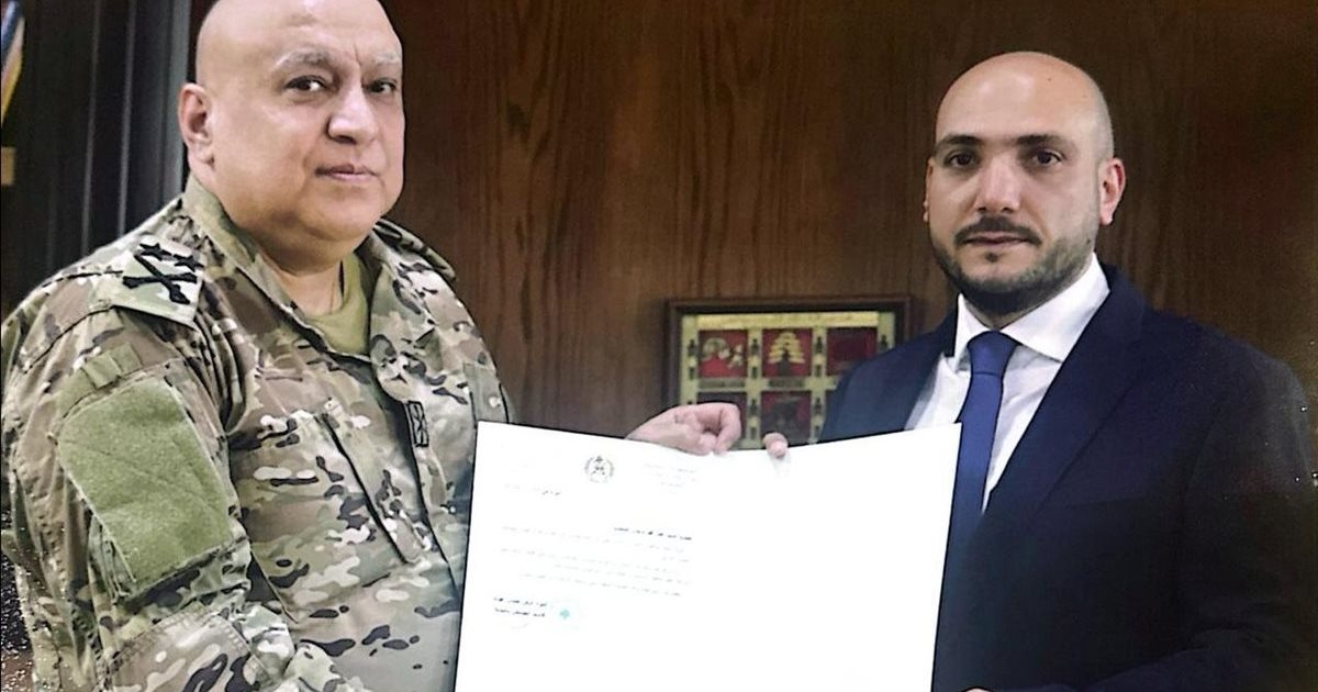 قائد الجيش بالإنابة يستقبل الصيدلي عمر مرجان ويشيد بمبادرته لدعم المؤسسة العسكرية