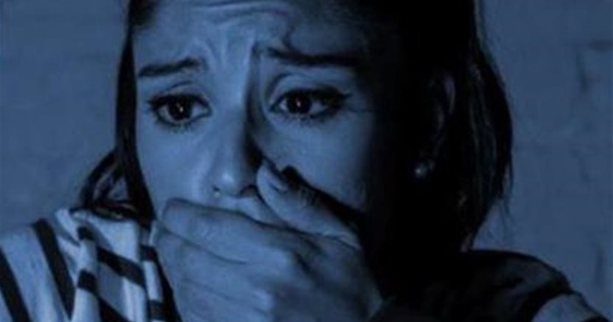 مقابل 200 دولار.. هدّدها بنشر صور وفيديوهات حميمة لها!