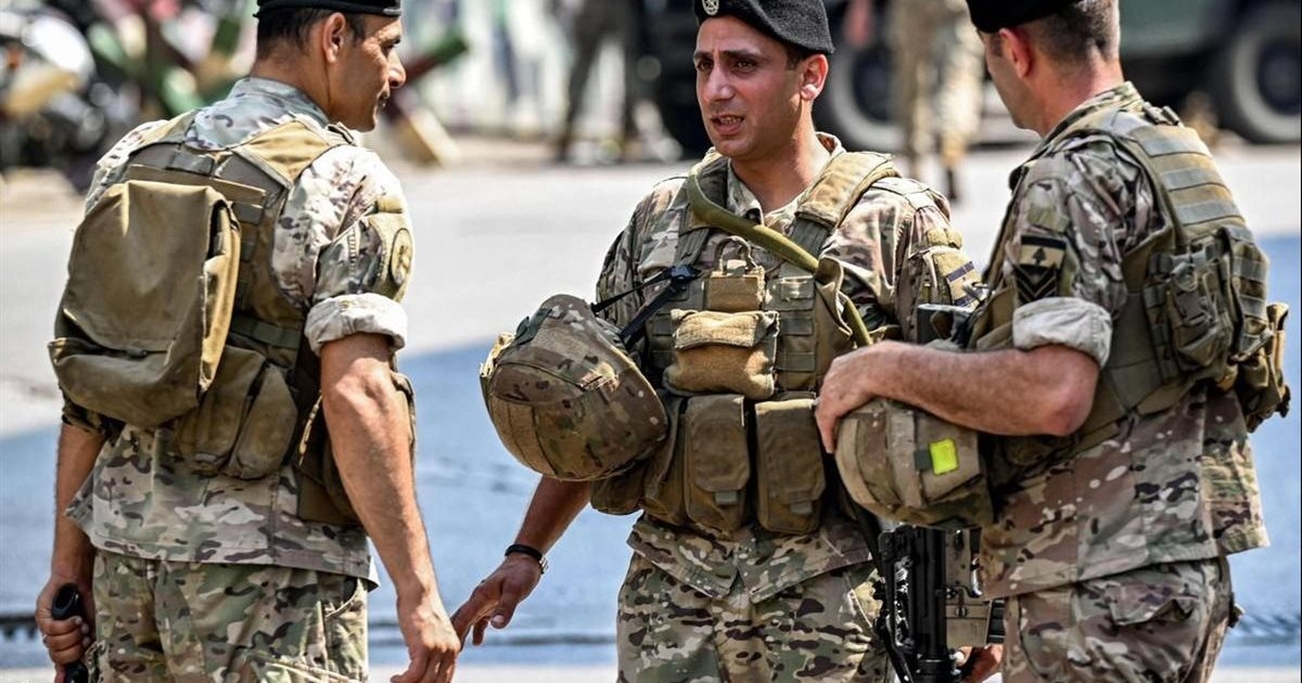 توقيف شخصَين لارتكابهما جرائم مختلفة وضبط كمية من المخدرات وعدد من المستندات المزورة