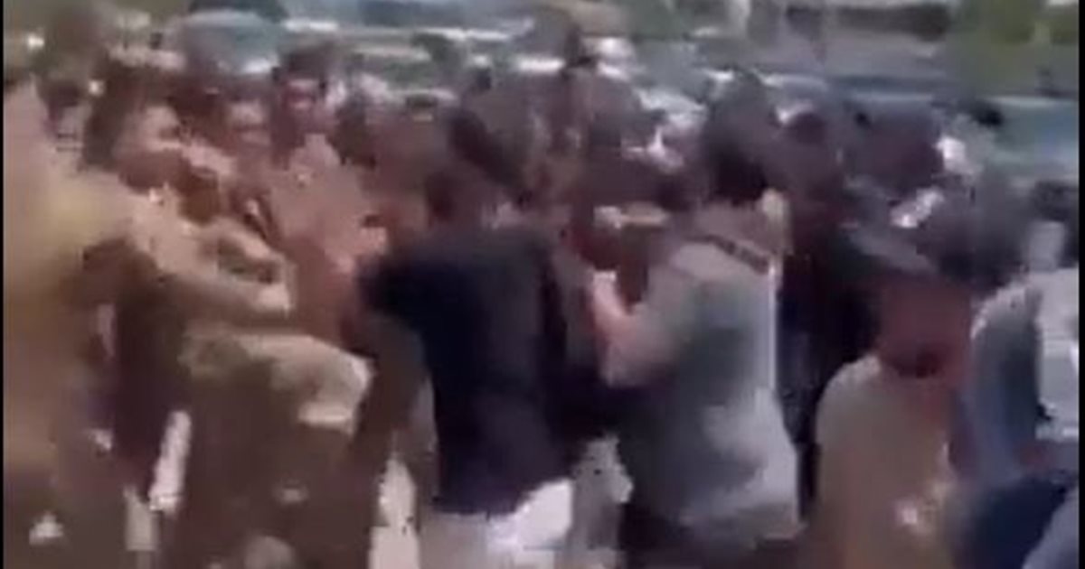 بعد محاولة دخول السفارة المصرية... اشتباك بين "الجيش" وعدد من المتظاهرين