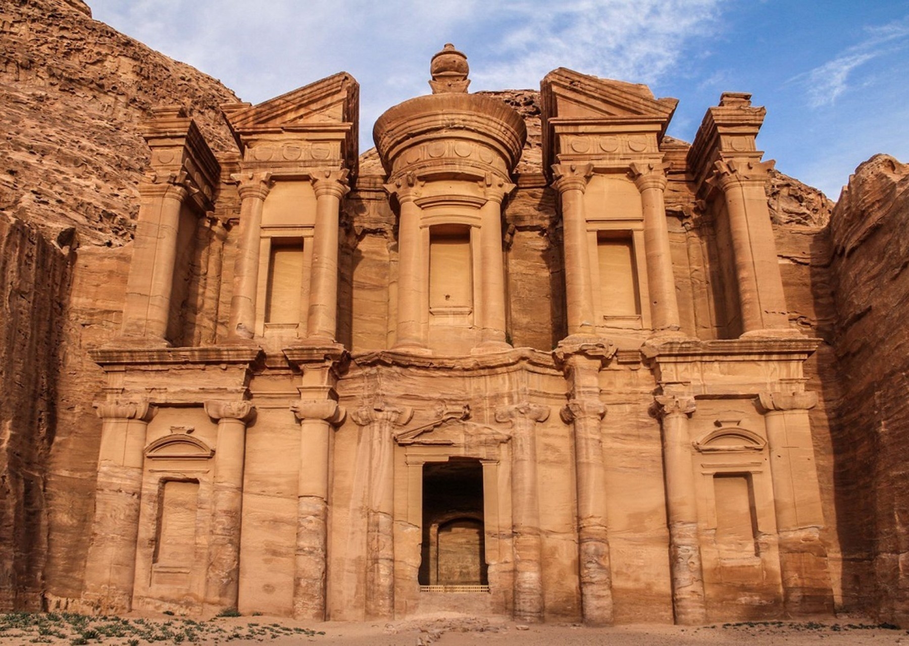 اجتماع يستعرض نتائج مشروع المسح الجوي لتعزيز حماية الإرث الأثري في البترا