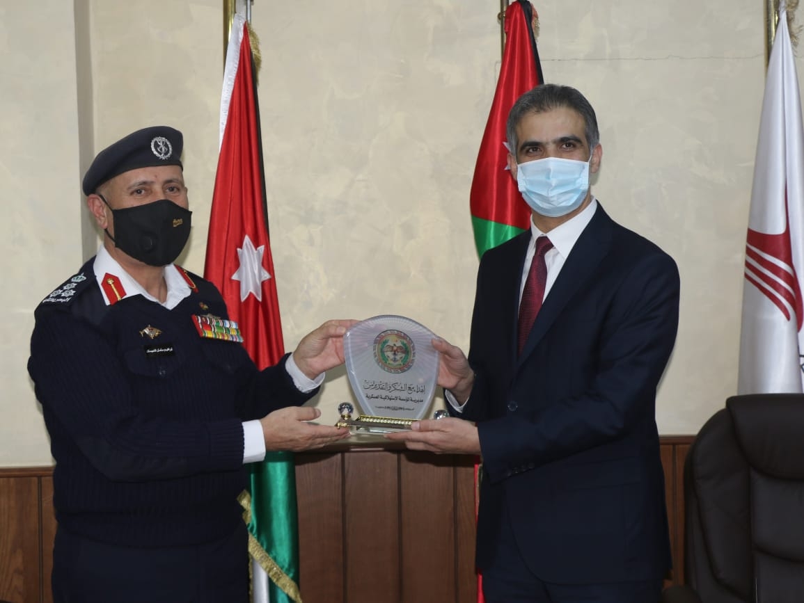 مؤسستا الاستهلاكية العسكرية والضمان الاجتماعي يجددان مذكرة تفاهم لبطاقة 'حيّاك'