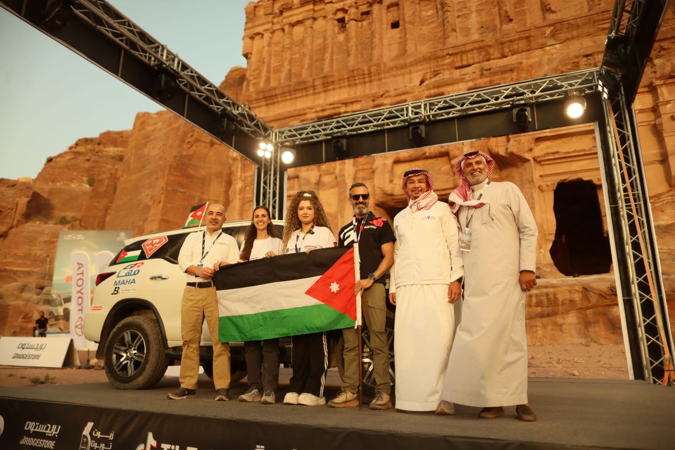 'المركزية تويوتا' تحتفي بإنجاز تاريخي في رالي جميل 2025 بقيادة السائقة فرح زكريا والمؤثرة جوي إبراهيم