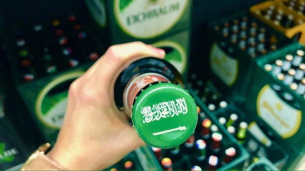 الويسكي يطرق أبواب مكة والمدينة ..الخمور تدخل الحرمين بترخيص رسمي