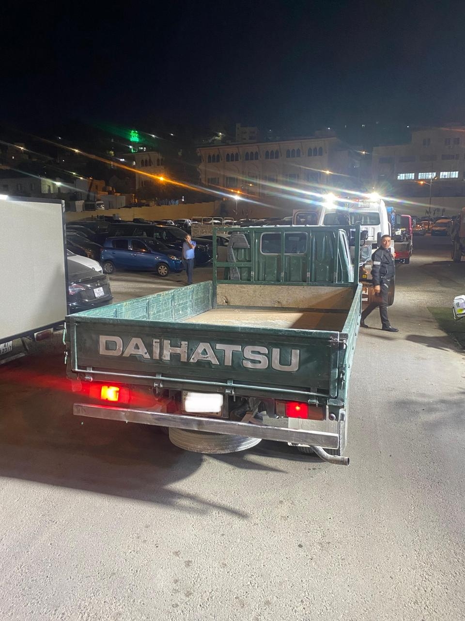 حجز مركبة دايهاتسو خضراء بسبب قيادة متهورة واستعراضية(فيديو)