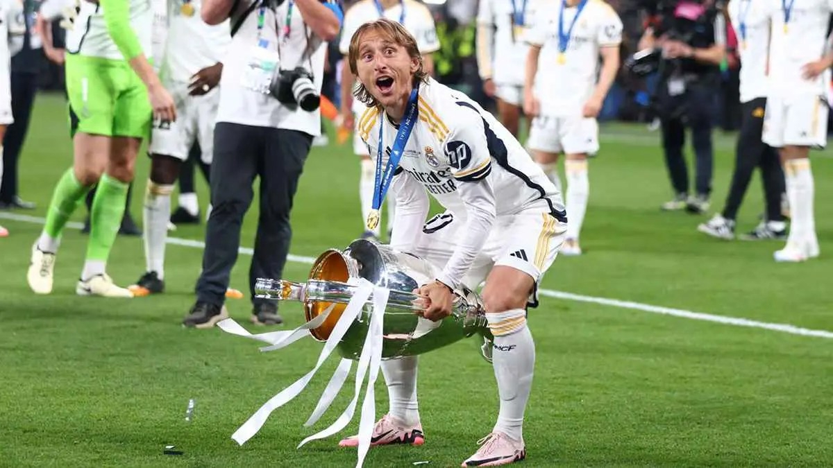 عاجل  عرض رسمي لنجم كرواتيا الأسطوري