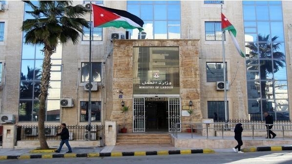 وزارة العمل توضح حول استحداث تصريح 'عامل خدمات عمارة'
