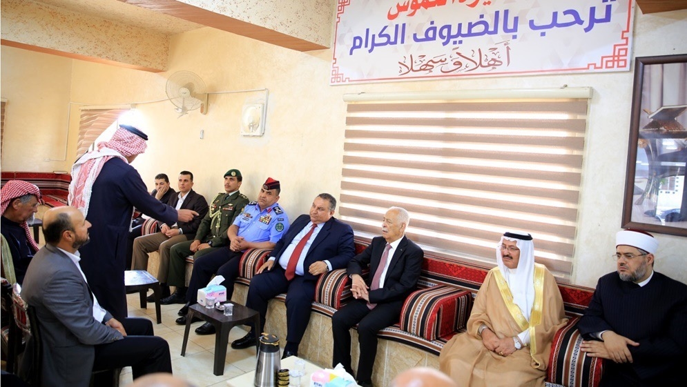 مندوبا عن الملك وولي العهد.. العيسوي يعزي عشيرتي الحسبان والعبادلة