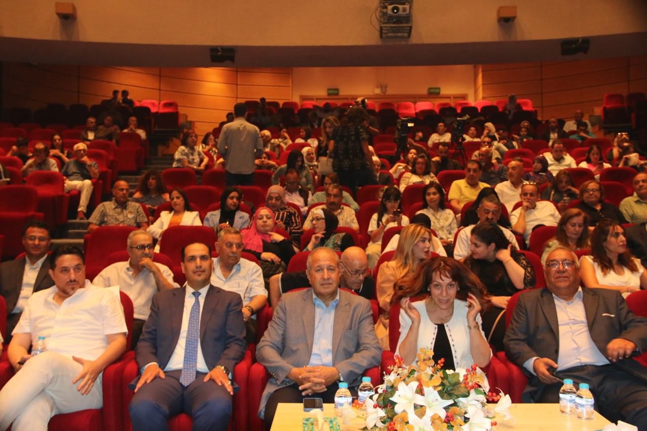 بالصور .. عرض مسرحي 'النهر لن يفصلني عنكِ' في مركز الحسين الثقافي