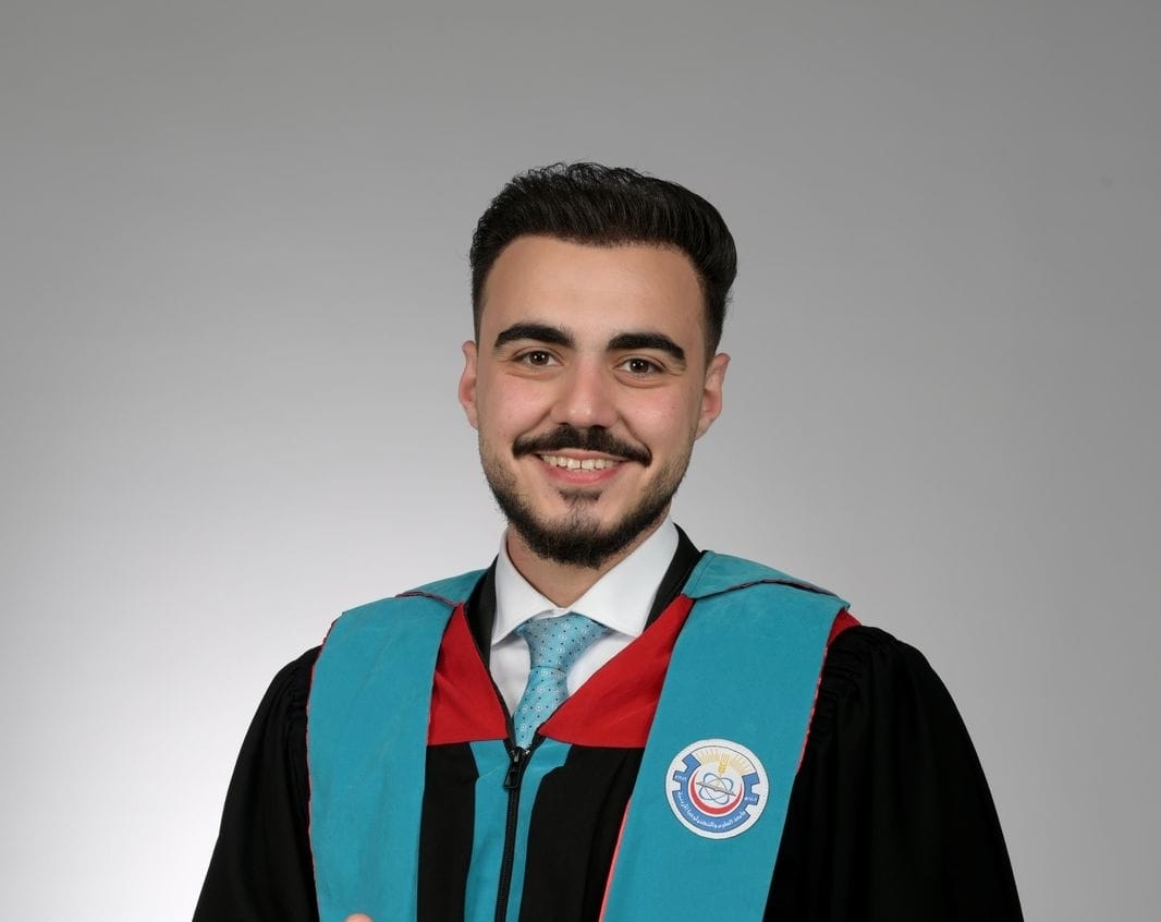 محمد عبد الحميد الحلايبة مبارك تخرج نجلكم