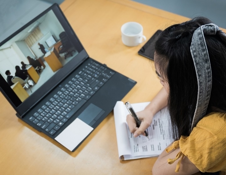 How Students From This Online International School End Up At Top Universities Like Harvard & Oxford