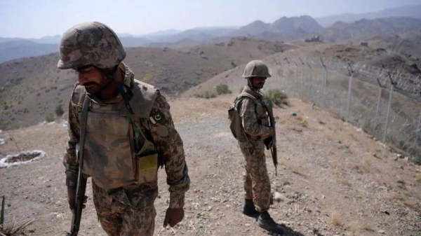 Car bomb attack in Pakistan kills at least 13 soldiers