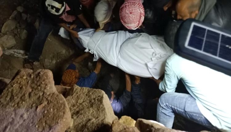المئات يشيعون جثمان القائد سعيد قاسم الحكم إلى مثواة الأخير. ويقدمون واجب العزاء لاسرة شهيد الواجب