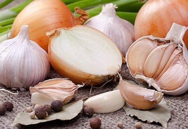 أبرزها البصل.. إليكم أطعمة تحسن صحة الأمعاء