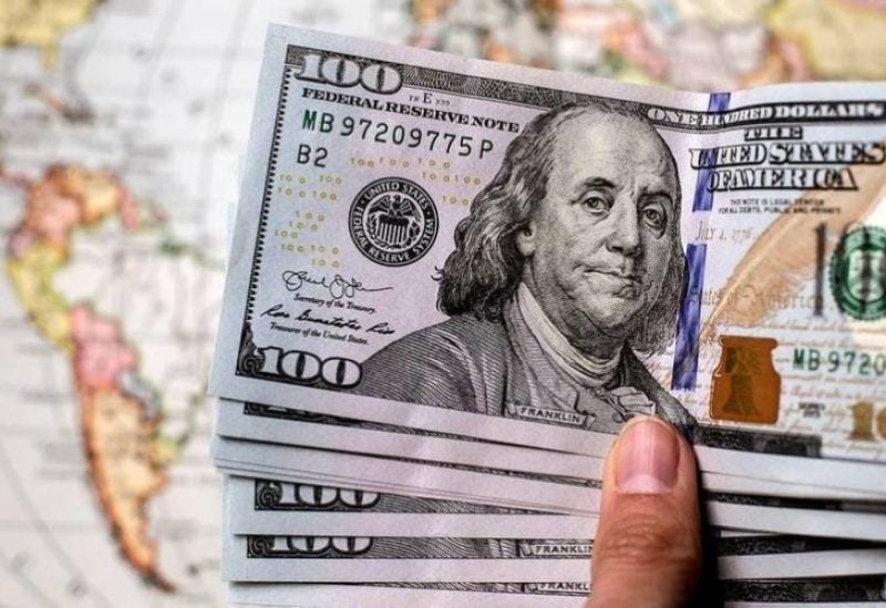 الدولار يرتفع والين ينخفض مع تراجع عوائد السندات اليابانية