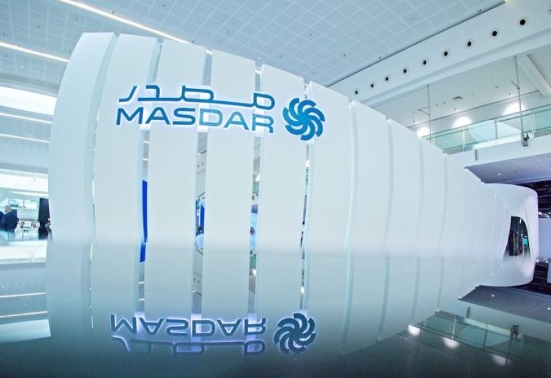 مصدر توقع اتفاقيتين لتطوير محطات طاقة شمسية عائمة في إندونيسيا